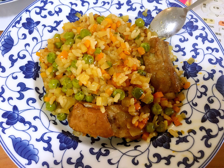 宝宝辅食之时蔬排骨焖饭的做法