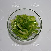 红极参青椒炒肉丝的做法图解4