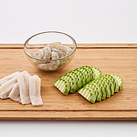 《高阶菜谱》鲜虾西葫芦烩竹荪的做法图解2