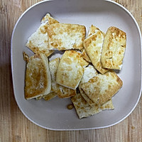 豆腐干炒蒜叶的做法图解3