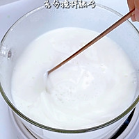 今日份甜品来咯，奶fufu的草莓奶冻布丁~的做法图解2
