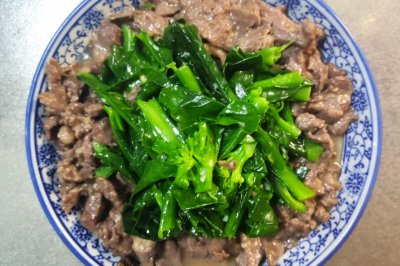 小炒牛肉芥兰