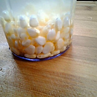 宝宝辅食之玉米浓汤的做法图解2