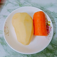 土豆炒胡萝卜（家常快手菜）的做法图解1