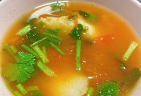 人到中年不得不减脂，少油少盐的西红柿巴沙鱼汤的做法
