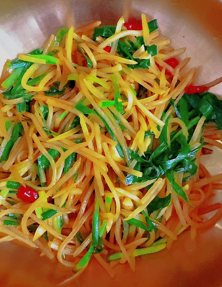 土豆丝炒韭菜的做法