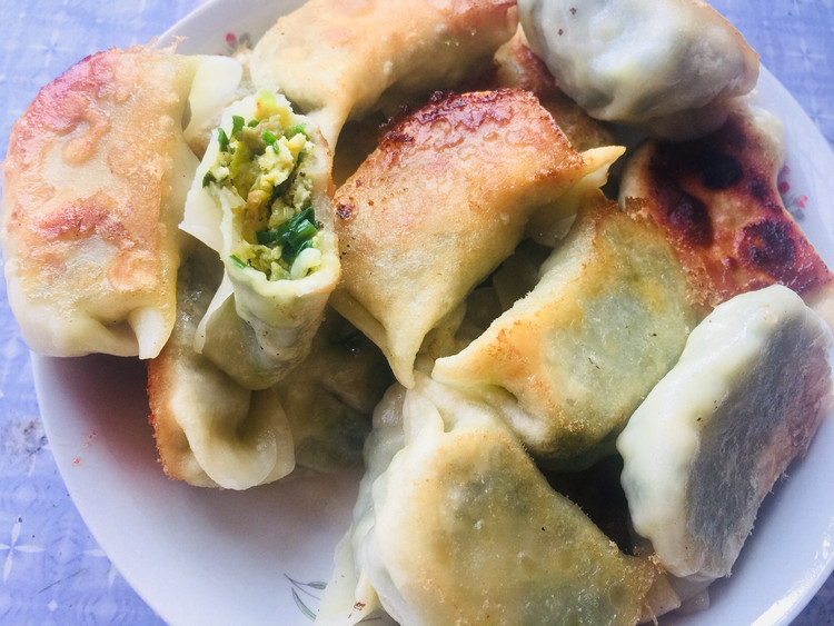韭菜鸡蛋煎饺的做法