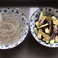 红油糯香  肉末茄子粉丝煲的做法图解1