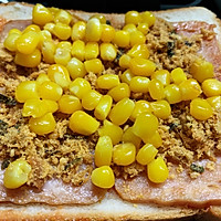 #我们约饭吧#超快手早餐：肉松午餐肉玉米粒三明治的做法图解8