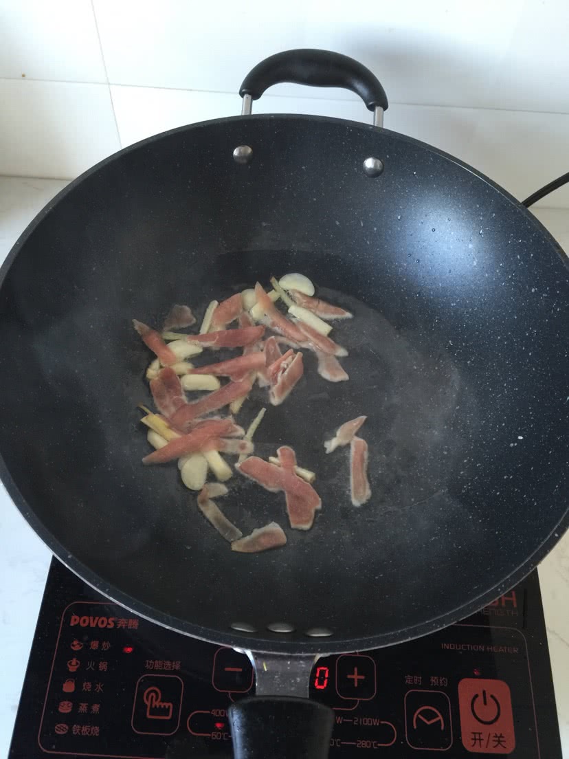 蒜苔炒肉的做法图解3
