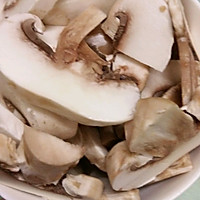 豆苗蘑菇汤的做法图解1