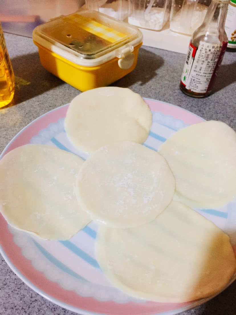 小葱油煎饼（早餐or下午茶噢>_～的做法图解1