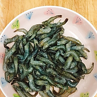 快手菜—河虾炒黄瓜的做法图解1