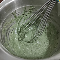 #餐桌上的春日限定#艾草戚风蛋糕的做法图解4