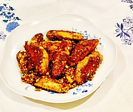 黄油蒜香脆皮鸡翅的做法