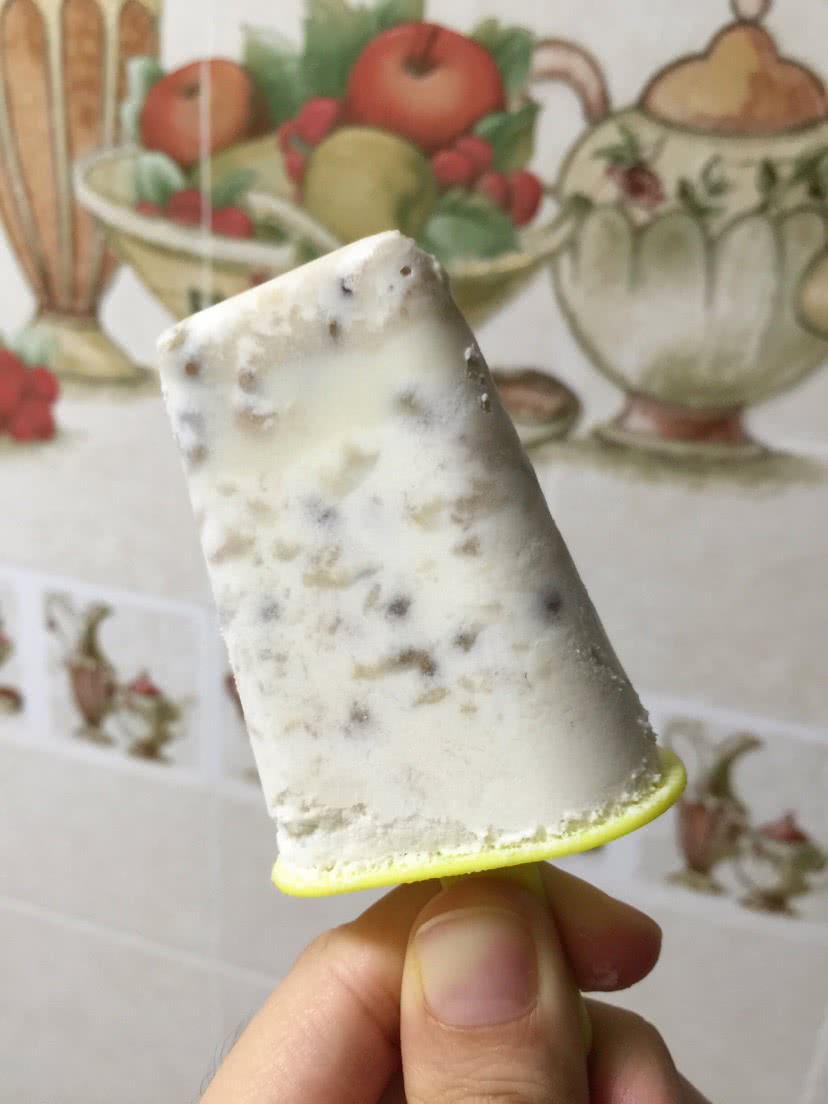 Milk flavored mung bean sand ice cream