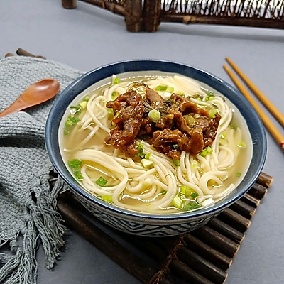 营养早餐《酸菜肉丝面》