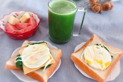 营养快手早餐 开放式三明治➕羽衣甘蓝汁
