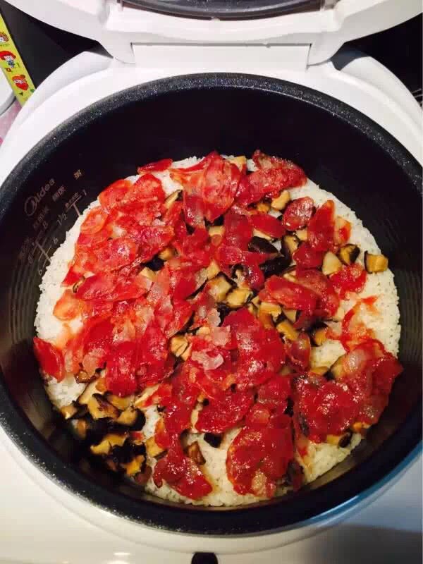 香菇臘腸飯的做法图解2