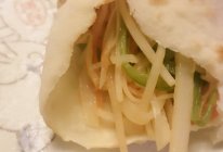 酸菜土豆丝卷饼的做法