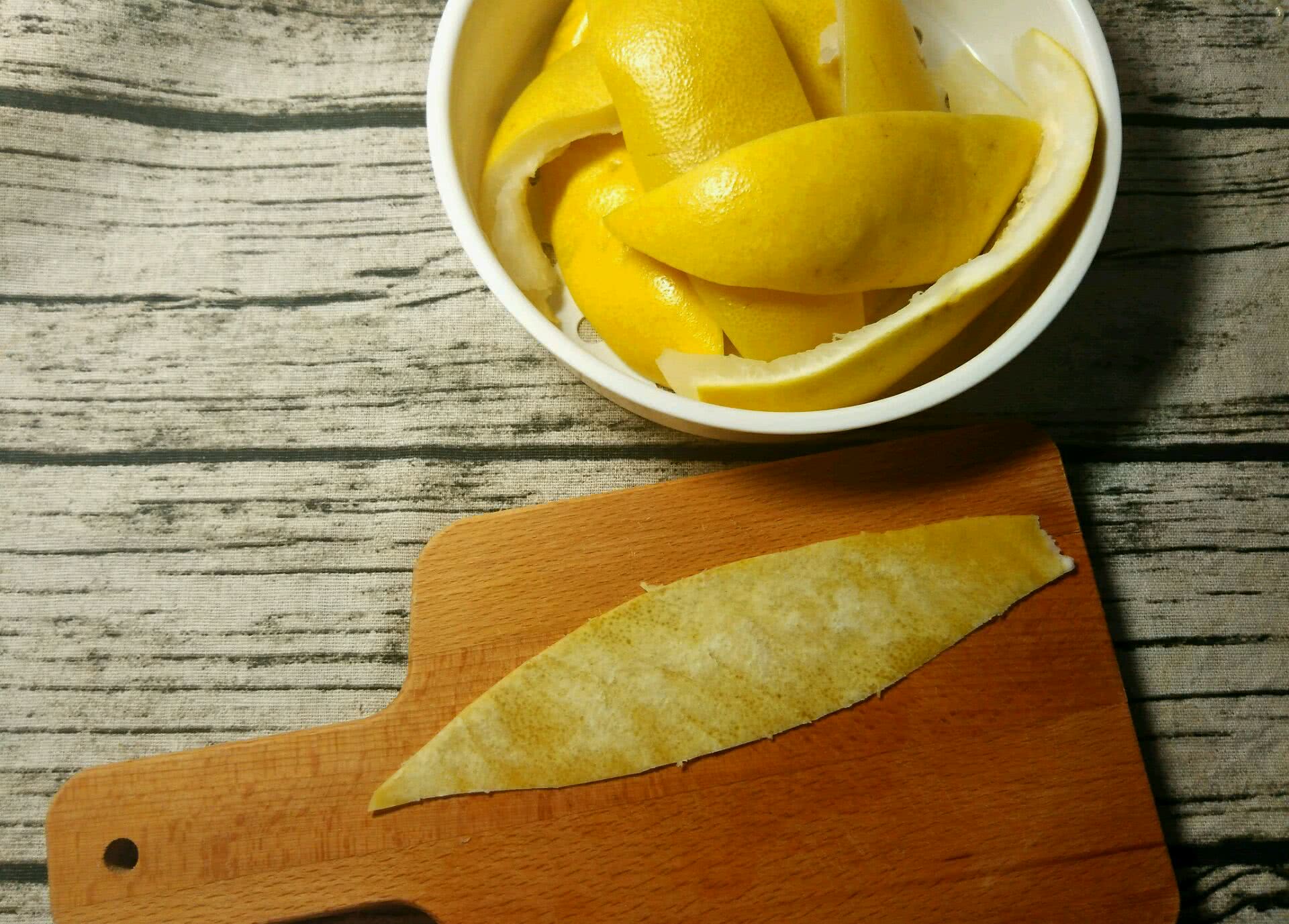 糖渍柚子皮怎么做_糖渍柚子皮的做法_豆果美食