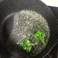 西蓝花山药蒸糕的做法图解1