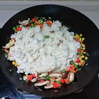 香菇炒饭#金龙鱼营养强化维生素A新派菜油#的做法图解5