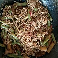 酱香土豆豆角炒肉焖面的做法图解1