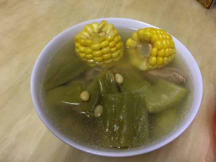 苦瓜玉米排骨汤的做法
