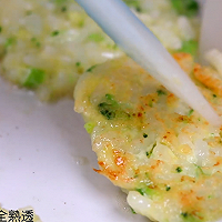 西蓝花香米饼，宝宝的健康辅食的做法图解4