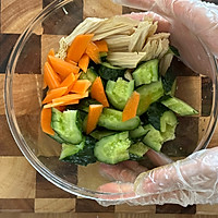 #珍选捞汁 健康轻食季#酸辣爽口-黄瓜捞汁腐竹的做法图解5