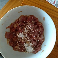 海鲜菇炒瘦肉的做法图解2