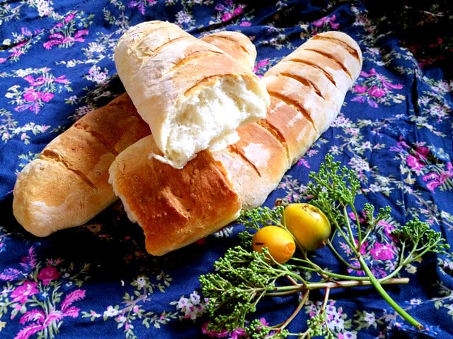新奥尔良法棍面包（俄式红菜汤绝配）的做法