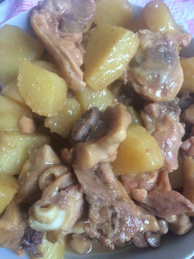 土豆炖鸡肉的做法