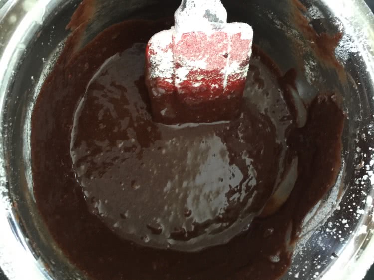 巧克力杯子蛋糕的做法图解4