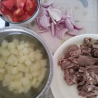 #旅行中的美味#番茄肥牛的做法图解1