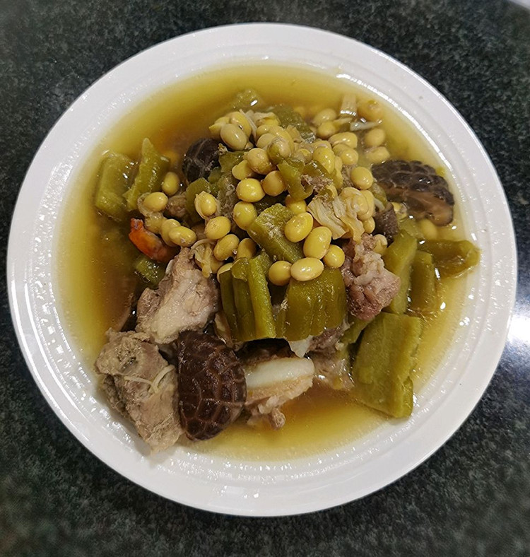 苦瓜黄豆排骨煲的做法