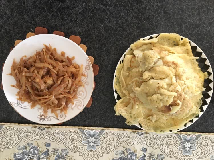 鸡蛋葱花煎饼的做法图解4