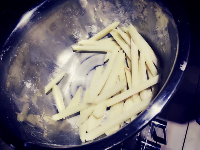 蒜苔土豆条的做法图解3