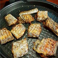 球赛必备小吃：煎烤带鱼的做法图解7