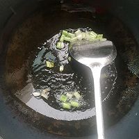 荆芥番茄面条的做法图解3