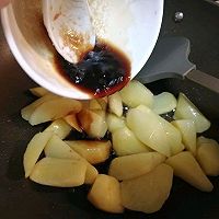 土豆这样做比肉还好吃～炖土豆的做法图解8