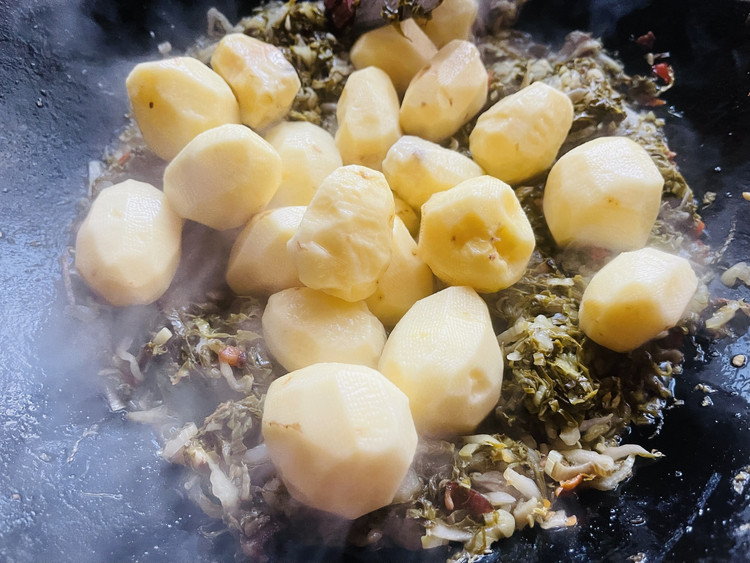 酸菜炖土豆的做法