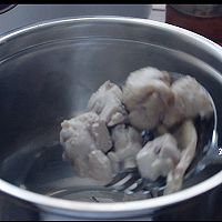 栗子炖鸡块的做法图解2