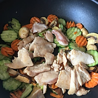 杂蔬炒鸡片的做法图解5