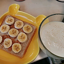 香蕉早餐（开放香蕉三明治+香蕉奶昔）