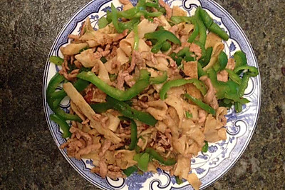 青椒肉丝炒饼