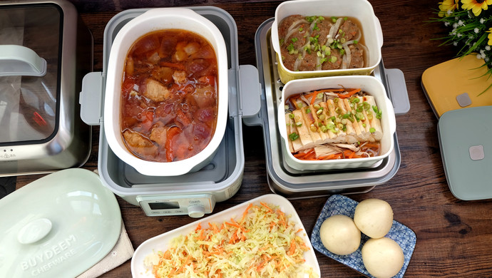 番茄土豆牛腩汤+金针菇蒸豆腐+萝卜蒸肉沫+蒸圆白菜