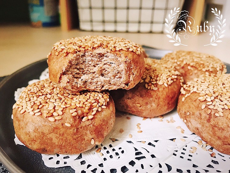 平底锅也能做出层层分明的全麦芝麻酱烧饼的做法