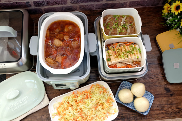 番茄土豆牛腩汤+金针菇蒸豆腐+萝卜蒸肉沫+蒸圆白菜的做法